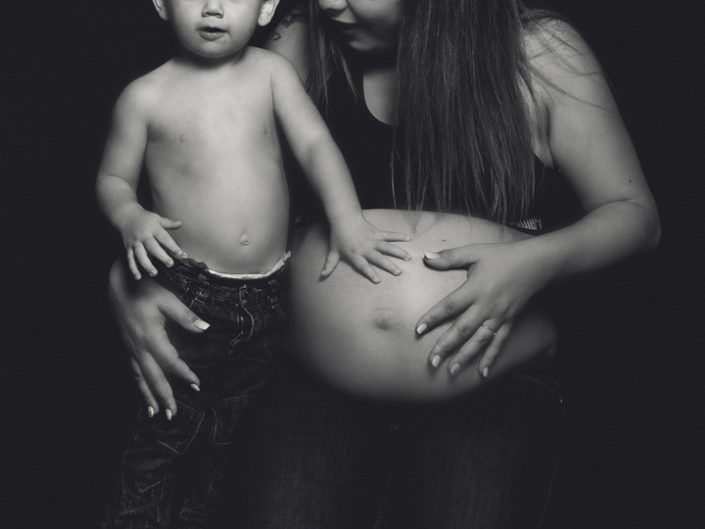 Photographe maternité grossesse – photos futures mamans, futurs parents - Haute-Savoie - Annecy - Minzier - Genève - photos en studio à Minzier près de Frangy - Val des usses - Viry - Valleiry - Lac Léman - Thonon les bains - Evian les bains - Photographe de Haute-Savoie, Annecy