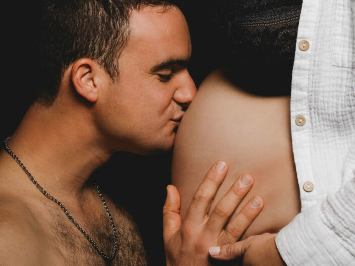 Photographe maternité grossesse - photos futures mamans et futurs parents - Haute-Savoie - Annecy - Minzier - Genève - photos en studio à Minzier près de Frangy - Val des usses - Viry - Valleiry - Lac Léman - Thonon les bains - Evian les bains - Photographe de Haute-Savoie, Annecy