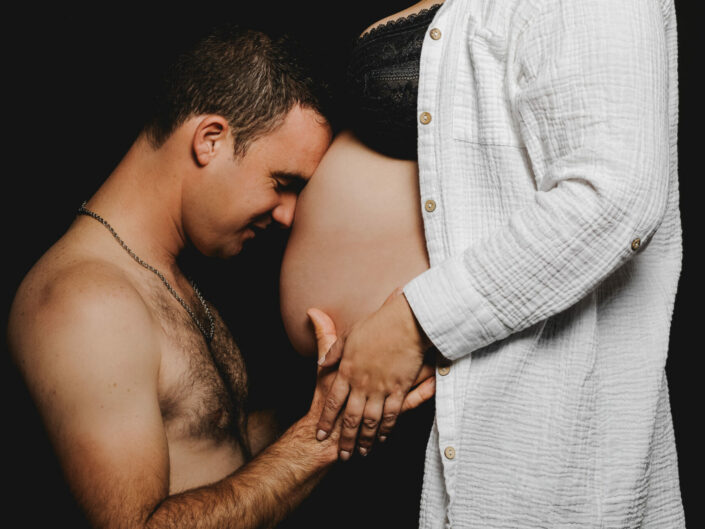 Photographe maternité grossesse - photos futures mamans et futurs parents - Haute-Savoie - Annecy - Minzier - Genève - photos en studio à Minzier près de Frangy - Val des usses - Viry - Valleiry - Lac Léman - Thonon les bains - Evian les bains - Photographe de Haute-Savoie, Annecy