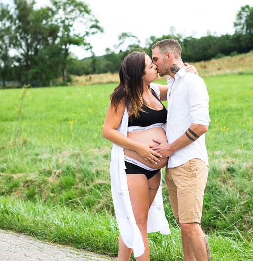 Photographe maternité grossesse – photos futures mamans, futurs parents - Haute-Savoie - Annecy - Minzier - Genève - photos en studio à Minzier près de Frangy - Val des usses - Viry - Valleiry - Lac Léman - Thonon les bains - Evian les bains - Photographe de Haute-Savoie, Annecy