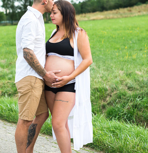 Photographe maternité grossesse – photos futures mamans, futurs parents - Haute-Savoie - Annecy - Minzier - Genève - photos en studio à Minzier près de Frangy - Val des usses - Viry - Valleiry - Lac Léman - Thonon les bains - Evian les bains - Photographe de Haute-Savoie, Annecy