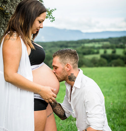 Photographe maternité grossesse – photos futures mamans, futurs parents - Haute-Savoie - Annecy - Minzier - Genève - photos en studio à Minzier près de Frangy - Val des usses - Viry - Valleiry - Lac Léman - Thonon les bains - Evian les bains - Photographe de Haute-Savoie, Annecy