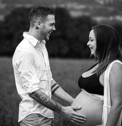 Photographe maternité grossesse – photos futures mamans, futurs parents - Haute-Savoie - Annecy - Minzier - Genève - photos en studio à Minzier près de Frangy - Val des usses - Viry - Valleiry - Lac Léman - Thonon les bains - Evian les bains - Photographe de Haute-Savoie, Annecy