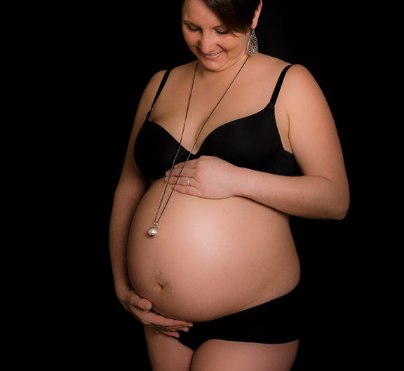 Photographe maternité grossesse – photos futures mamans, futurs parents - Haute-Savoie - Annecy - Minzier - Genève - photos en studio à Minzier près de Frangy - Val des usses - Viry - Valleiry - Lac Léman - Thonon les bains - Evian les bains - Photographe de Haute-Savoie, Annecy