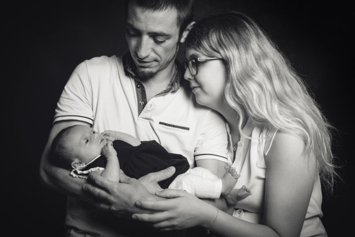 Photographe maternité naissance et allaitement bébé - Haute-Savoie - Annecy - Minzier - Genève - photos en studio à Minzier près de Frangy - Val des usses - Viry - Valleiry - Lac Léman - Thonon les bains - Evian les bains - Photographe de Haute-Savoie, Annecy