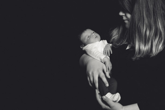 Photographe maternité naissance et allaitement bébé - Haute-Savoie - Annecy - Minzier - Genève - photos en studio à Minzier près de Frangy - Val des usses - Viry - Valleiry - Lac Léman - Thonon les bains - Evian les bains - Photographe de Haute-Savoie, Annecy