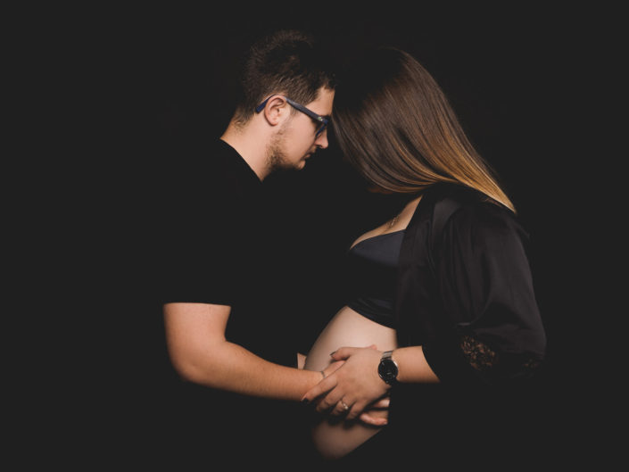 Photographe maternité grossesse – photos futures mamans, futurs parents - Haute-Savoie - Annecy - Minzier - Genève - photos en studio à Minzier près de Frangy - Val des usses - Viry - Valleiry - Lac Léman - Thonon les bains - Evian les bains - Photographe de Haute-Savoie, Annecy