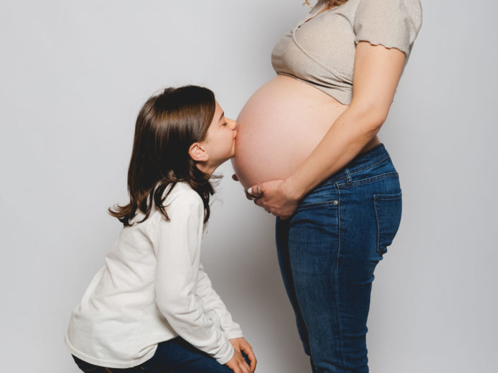 Photographe maternité grossesse – photos futures mamans, futurs parents - Haute-Savoie - Annecy - Minzier - Genève - photos en studio à Minzier près de Frangy - Val des usses - Viry - Valleiry - Lac Léman - Thonon les bains - Evian les bains - Photographe de Haute-Savoie, Annecy