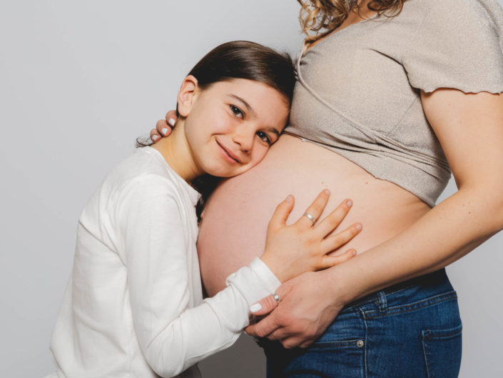 Photographe maternité grossesse – photos futures mamans, futurs parents - Haute-Savoie - Annecy - Minzier - Genève - photos en studio à Minzier près de Frangy - Val des usses - Viry - Valleiry - Lac Léman - Thonon les bains - Evian les bains - Photographe de Haute-Savoie, Annecy