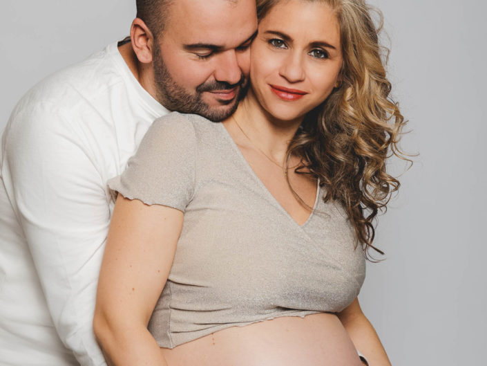 Photographe maternité grossesse – photos futures mamans, futurs parents - Haute-Savoie - Annecy - Minzier - Genève - photos en studio à Minzier près de Frangy - Val des usses - Viry - Valleiry - Lac Léman - Thonon les bains - Evian les bains - Photographe de Haute-Savoie, Annecy