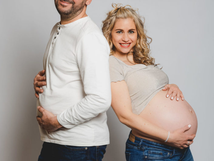 Photographe maternité grossesse – photos futures mamans, futurs parents - Haute-Savoie - Annecy - Minzier - Genève - photos en studio à Minzier près de Frangy - Val des usses - Viry - Valleiry - Lac Léman - Thonon les bains - Evian les bains - Photographe de Haute-Savoie, Annecy