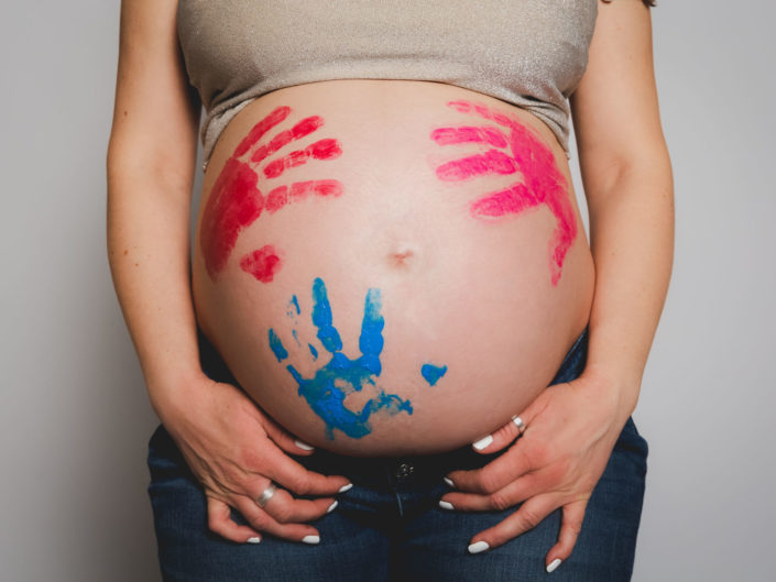 Photographe maternité grossesse – photos futures mamans, futurs parents - Haute-Savoie - Annecy - Minzier - Genève - photos en studio à Minzier près de Frangy - Val des usses - Viry - Valleiry - Lac Léman - Thonon les bains - Evian les bains - Photographe de Haute-Savoie, Annecy