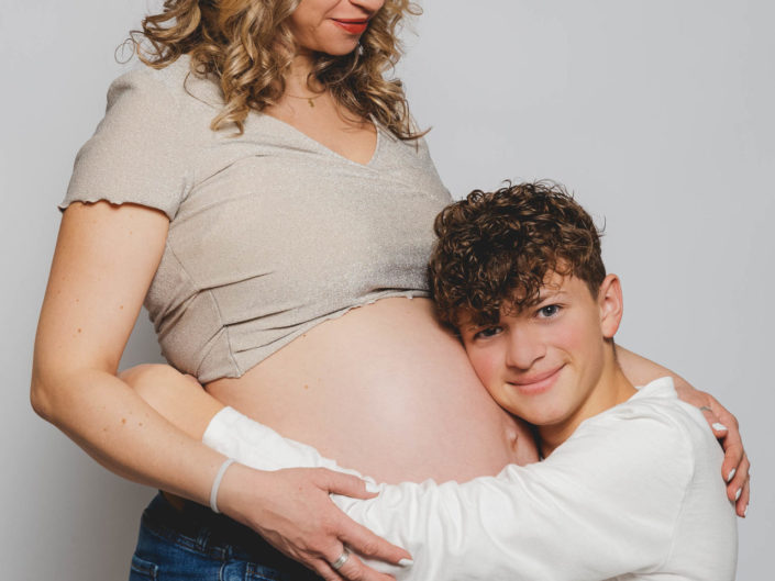 Photographe maternité grossesse – photos futures mamans, futurs parents - Haute-Savoie - Annecy - Minzier - Genève - photos en studio à Minzier près de Frangy - Val des usses - Viry - Valleiry - Lac Léman - Thonon les bains - Evian les bains - Photographe de Haute-Savoie, Annecy