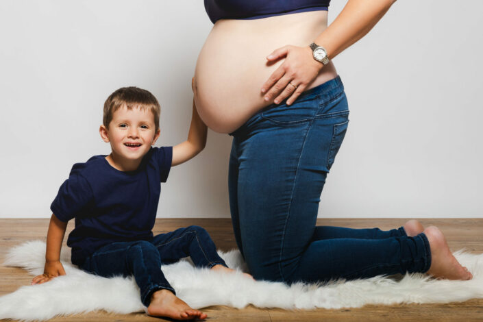 Photographe de grossesse et de naissance maternité - Haute-Savoie - Annecy - Minzier - Genève - photos en studio à Minzier près de Frangy - Val des usses - Viry - Valleiry - Lac Léman - Thonon les bains - Evian les bains - Photographe de Haute-Savoie, Annecy