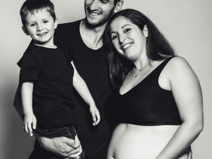 Photographe maternité grossesse - photos futures mamans et futurs parents - Haute-Savoie - Annecy - Minzier - Genève - photos en studio à Minzier près de Frangy - Val des usses - Viry - Valleiry - Lac Léman - Thonon les bains - Evian les bains - Photographe de Haute-Savoie, Annecy