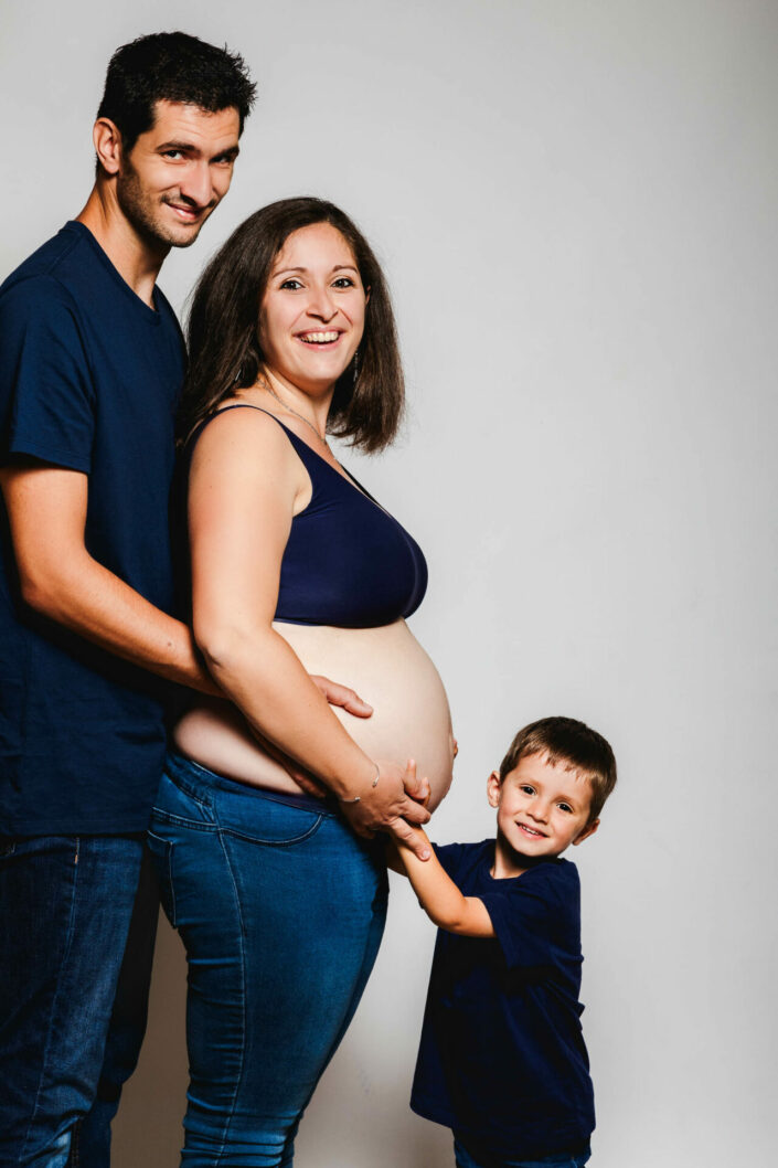 Photographe de grossesse et de naissance maternité - Haute-Savoie - Annecy - Minzier - Genève - photos en studio à Minzier près de Frangy - Val des usses - Viry - Valleiry - Lac Léman - Thonon les bains - Evian les bains - Photographe de Haute-Savoie, Annecy