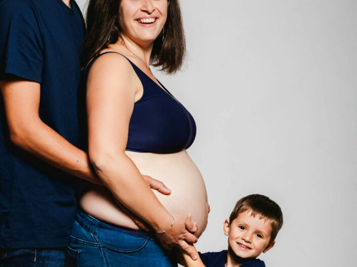 Photographe maternité grossesse - photos futures mamans et futurs parents - Haute-Savoie - Annecy - Minzier - Genève - photos en studio à Minzier près de Frangy - Val des usses - Viry - Valleiry - Lac Léman - Thonon les bains - Evian les bains - Photographe de Haute-Savoie, Annecy