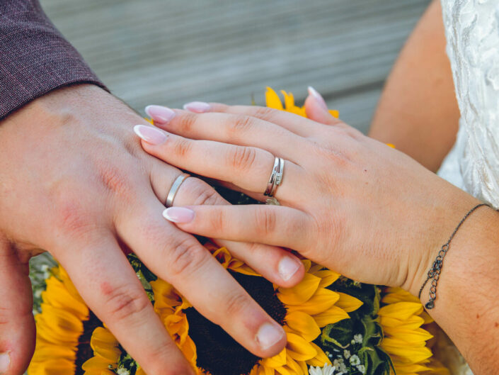 Photographe de mariage basée à Minzier en Haute-Savoie 74 Photographe Annecy - Minzier - Genève - - Val des usses - Viry - Valleiry - Lac Léman - Thonon les bains - Evian les bains - Photographe de Haute-Savoie, Annecy Photographe mariage Haute-Savoie Photographe mariage Annecy Photographe professionnel près de Genève Séance photo couple Lac d’Annecy Reportage mariage naturel et spontané Photographe pour mariage montagne Haute-Savoie Séance engagement Minzier Photographe discret pour mariage Photographe à Minzier Photographe près de Genève pour mariage Photographe événementiel Annecy-Genève