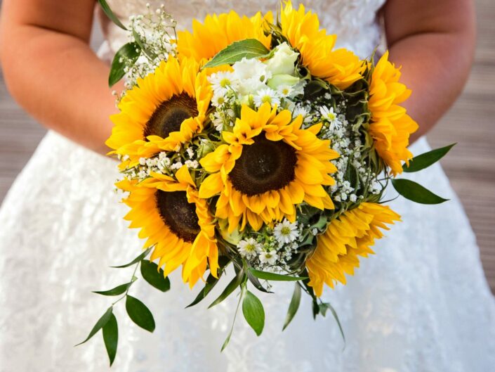 Photographe de mariage basée à Minzier en Haute-Savoie 74 Photographe Annecy - Minzier - Genève - - Val des usses - Viry - Valleiry - Lac Léman - Thonon les bains - Evian les bains - Photographe de Haute-Savoie, Annecy Photographe mariage Haute-Savoie Photographe mariage Annecy Photographe professionnel près de Genève Séance photo couple Lac d’Annecy Reportage mariage naturel et spontané Photographe pour mariage montagne Haute-Savoie Séance engagement Minzier Photographe discret pour mariage Photographe à Minzier Photographe près de Genève pour mariage Photographe événementiel Annecy-Genève