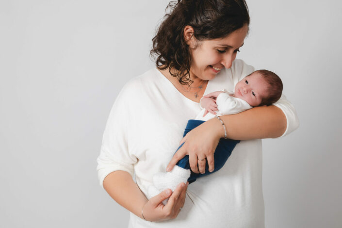 Photographe de grossesse et de naissance maternité - Haute-Savoie - Annecy - Minzier - Genève - photos en studio à Minzier près de Frangy - Val des usses - Viry - Valleiry - Lac Léman - Thonon les bains - Evian les bains - Photographe de Haute-Savoie, Annecy