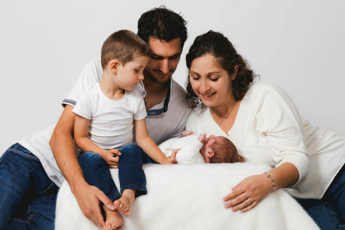 Photographe de grossesse et de naissance maternité - Haute-Savoie - Annecy - Minzier - Genève - photos en studio à Minzier près de Frangy - Val des usses - Viry - Valleiry - Lac Léman - Thonon les bains - Evian les bains - Photographe de Haute-Savoie, Annecy