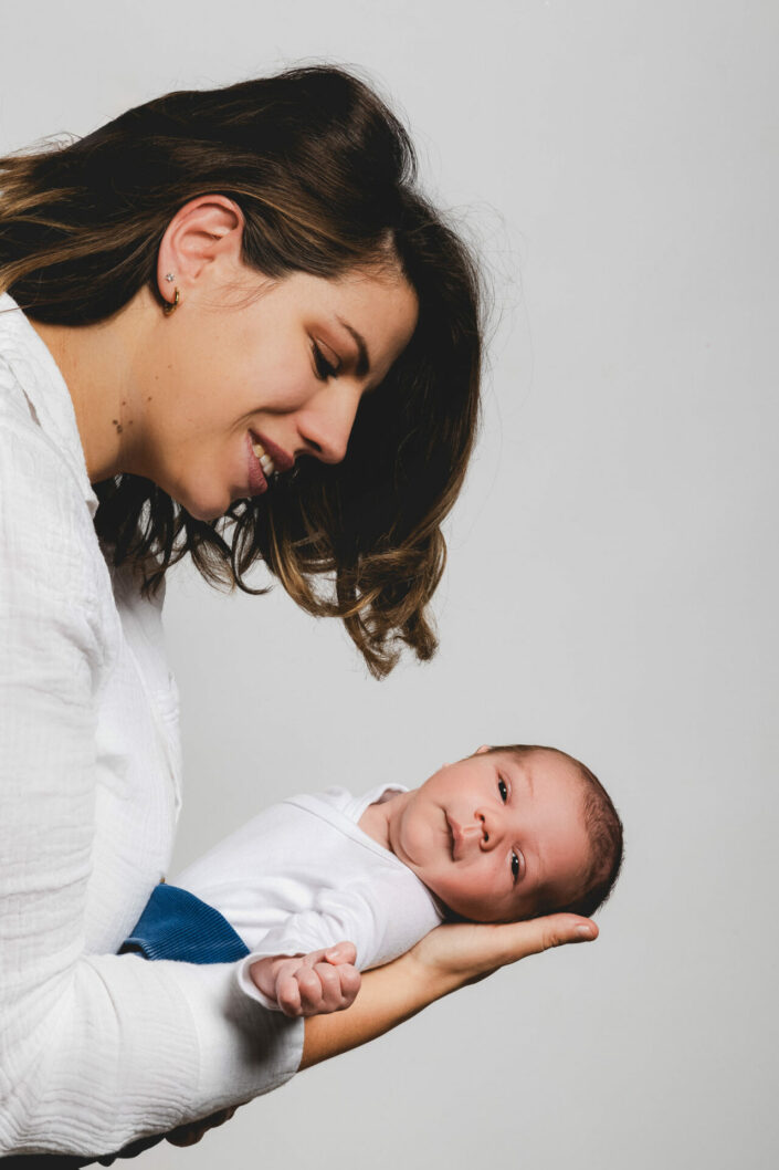 Photographe de grossesse et de naissance maternité - Haute-Savoie - Annecy - Minzier - Genève - photos en studio à Minzier près de Frangy - Val des usses - Viry - Valleiry - Lac Léman - Thonon les bains - Evian les bains - Photographe de Haute-Savoie, Annecy