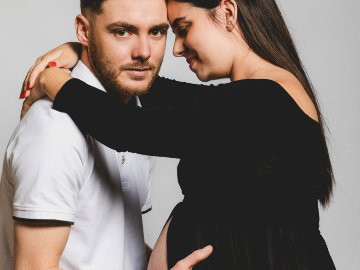 Photographe maternité grossesse - photos futures mamans et futurs parents - Haute-Savoie - Annecy - Minzier - Genève - photos en studio à Minzier près de Frangy - Val des usses - Viry - Valleiry - Lac Léman - Thonon les bains - Evian les bains - Photographe de Haute-Savoie, Annecy