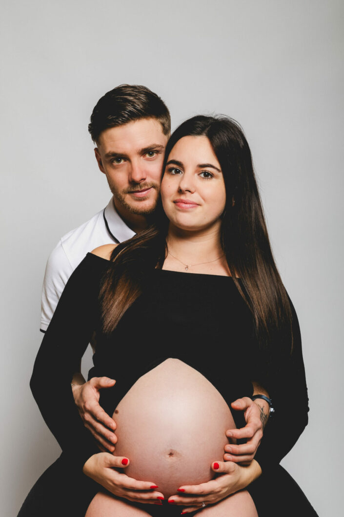 Photographe de grossesse et de naissance maternité - Haute-Savoie - Annecy - Minzier - Genève - photos en studio à Minzier près de Frangy - Val des Usses - Viry - Valleiry - Lac Léman - Thonon les bains - Evian les bains - Photographe de Haute-Savoie, Annecy Photographe maternité -