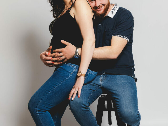 Photographe maternité grossesse - photos futures mamans et futurs parents - Haute-Savoie - Annecy - Minzier - Genève - photos en studio à Minzier près de Frangy - Val des usses - Viry - Valleiry - Lac Léman - Thonon les bains - Evian les bains - Photographe de Haute-Savoie, Annecy