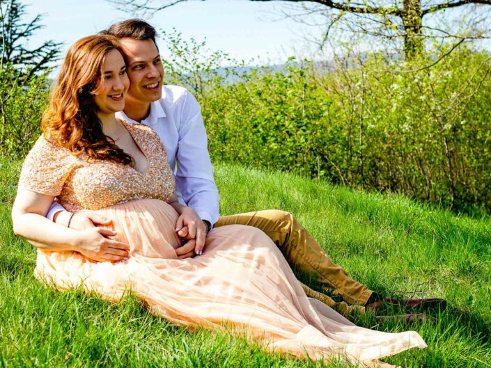 Photographe maternité grossesse - photos futures mamans et futurs parents - Haute-Savoie - Annecy - Minzier - Genève - photos en studio à Minzier près de Frangy - Val des usses - Viry - Valleiry - Lac Léman - Thonon les bains - Evian les bains - Photographe de Haute-Savoie, Annecy