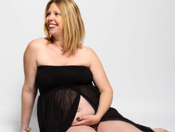 Photographe maternité grossesse - photos futures mamans et futurs parents - Haute-Savoie - Annecy - Minzier - Genève - photos en studio à Minzier près de Frangy - Val des usses - Viry - Valleiry - Lac Léman - Thonon les bains - Evian les bains - Photographe de Haute-Savoie, Annecy