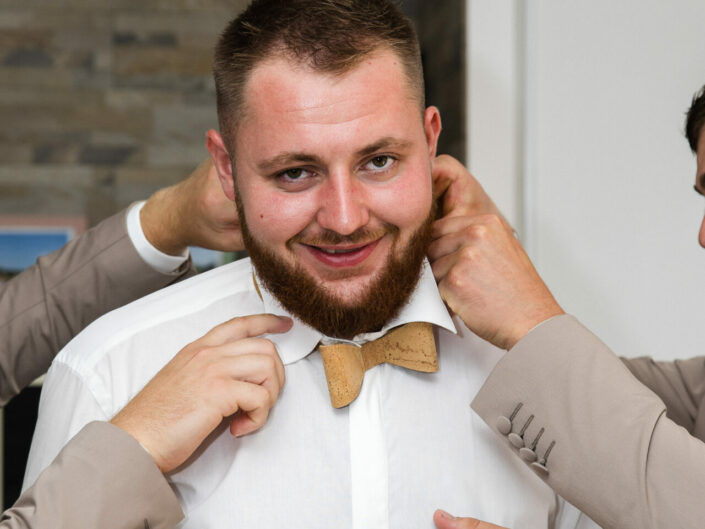 Photographe de mariage basée à Minzier en Haute-Savoie 74 Photographe Annecy - Minzier - Genève - - Val des usses - Viry - Valleiry - Lac Léman - Thonon les bains - Evian les bains - Photographe de Haute-Savoie, Annecy Photographe mariage Haute-Savoie Photographe mariage Annecy Photographe professionnel près de Genève Séance photo couple Lac d’Annecy Reportage mariage naturel et spontané Photographe pour mariage montagne Haute-Savoie Séance engagement Minzier Photographe discret pour mariage Photographe à Minzier Photographe près de Genève pour mariage Photographe événementiel Annecy-Genève