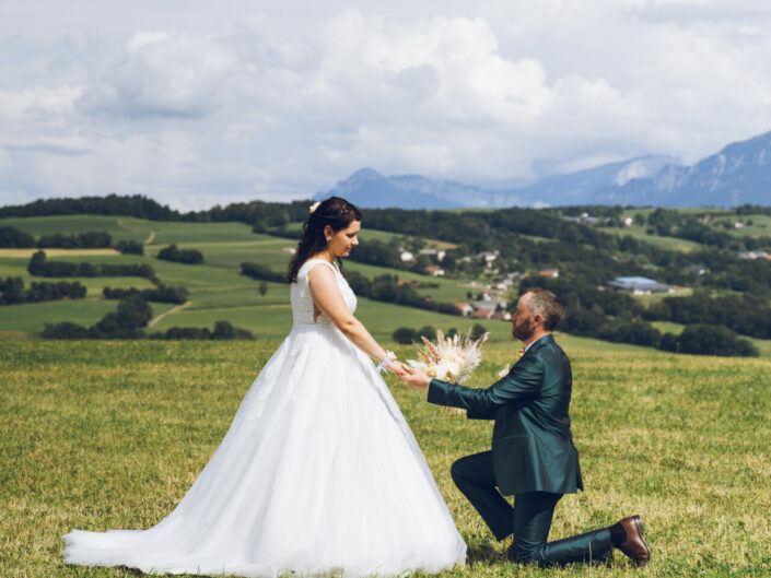 Photographe de mariage basée à Minzier en Haute-Savoie 74 Photographe Annecy - Minzier - Genève - - Val des usses - Viry - Valleiry - Lac Léman - Thonon les bains - Evian les bains - Photographe de Haute-Savoie, Annecy Photographe mariage Haute-Savoie Photographe mariage Annecy Photographe professionnel près de Genève Séance photo couple Lac d’Annecy Reportage mariage naturel et spontané Photographe pour mariage montagne Haute-Savoie Séance engagement Minzier Photographe discret pour mariage Photographe à Minzier Photographe près de Genève pour mariage Photographe événementiel Annecy-Genève