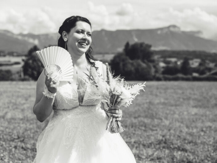 Photographe de mariage basée à Minzier en Haute-Savoie 74 Photographe Annecy - Minzier - Genève - - Val des usses - Viry - Valleiry - Lac Léman - Thonon les bains - Evian les bains - Photographe de Haute-Savoie, Annecy Photographe mariage Haute-Savoie Photographe mariage Annecy Photographe professionnel près de Genève Séance photo couple Lac d’Annecy Reportage mariage naturel et spontané Photographe pour mariage montagne Haute-Savoie Séance engagement Minzier Photographe discret pour mariage Photographe à Minzier Photographe près de Genève pour mariage Photographe événementiel Annecy-Genève