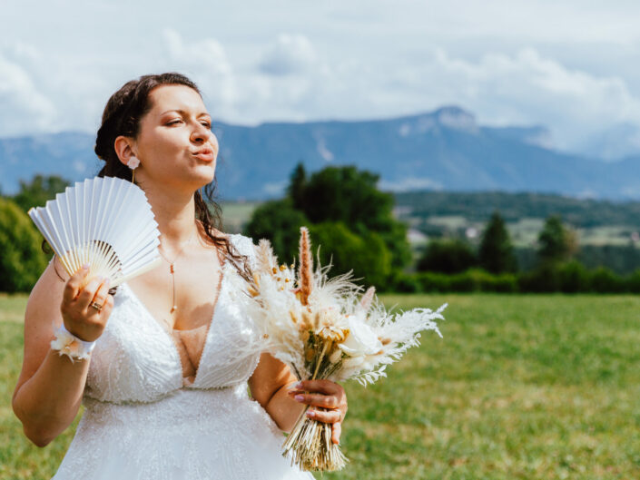 Photographe de mariage basée à Minzier en Haute-Savoie 74 Photographe Annecy - Minzier - Genève - - Val des usses - Viry - Valleiry - Lac Léman - Thonon les bains - Evian les bains - Photographe de Haute-Savoie, Annecy Photographe mariage Haute-Savoie Photographe mariage Annecy Photographe professionnel près de Genève Séance photo couple Lac d’Annecy Reportage mariage naturel et spontané Photographe pour mariage montagne Haute-Savoie Séance engagement Minzier Photographe discret pour mariage Photographe à Minzier Photographe près de Genève pour mariage Photographe événementiel Annecy-Genève