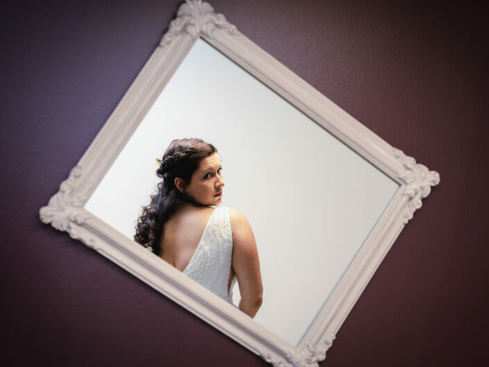 Photographe de mariage basée à Minzier en Haute-Savoie 74 Photographe Annecy - Minzier - Genève - - Val des usses - Viry - Valleiry - Lac Léman - Thonon les bains - Evian les bains - Photographe de Haute-Savoie, Annecy Photographe mariage Haute-Savoie Photographe mariage Annecy Photographe professionnel près de Genève Séance photo couple Lac d’Annecy Reportage mariage naturel et spontané Photographe pour mariage montagne Haute-Savoie Séance engagement Minzier Photographe discret pour mariage Photographe à Minzier Photographe près de Genève pour mariage Photographe événementiel Annecy-Genève