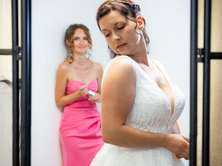 Photographe de mariage basée à Minzier en Haute-Savoie 74 Photographe Annecy - Minzier - Genève - - Val des usses - Viry - Valleiry - Lac Léman - Thonon les bains - Evian les bains - Photographe de Haute-Savoie, Annecy Photographe mariage Haute-Savoie Photographe mariage Annecy Photographe professionnel près de Genève Séance photo couple Lac d’Annecy Reportage mariage naturel et spontané Photographe pour mariage montagne Haute-Savoie Séance engagement Minzier Photographe discret pour mariage Photographe à Minzier Photographe près de Genève pour mariage Photographe événementiel Annecy-Genève