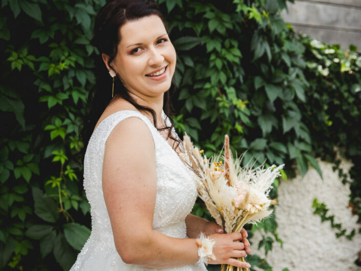 Photographe de mariage basée à Minzier en Haute-Savoie 74 Photographe Annecy - Minzier - Genève - - Val des usses - Viry - Valleiry - Lac Léman - Thonon les bains - Evian les bains - Photographe de Haute-Savoie, Annecy Photographe mariage Haute-Savoie Photographe mariage Annecy Photographe professionnel près de Genève Séance photo couple Lac d’Annecy Reportage mariage naturel et spontané Photographe pour mariage montagne Haute-Savoie Séance engagement Minzier Photographe discret pour mariage Photographe à Minzier Photographe près de Genève pour mariage Photographe événementiel Annecy-Genève