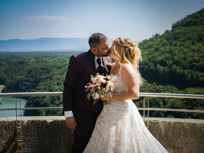 Photographe de mariage basée à Minzier en Haute-Savoie 74 Photographe Annecy - Minzier - Genève - - Val des usses - Viry - Valleiry - Lac Léman - Thonon les bains - Evian les bains - Photographe de Haute-Savoie, Annecy Photographe mariage Haute-Savoie Photographe mariage Annecy Photographe professionnel près de Genève Séance photo couple Lac d’Annecy Reportage mariage naturel et spontané Photographe pour mariage montagne Haute-Savoie Séance engagement Minzier Photographe discret pour mariage Photographe à Minzier Photographe près de Genève pour mariage Photographe événementiel Annecy-Genève