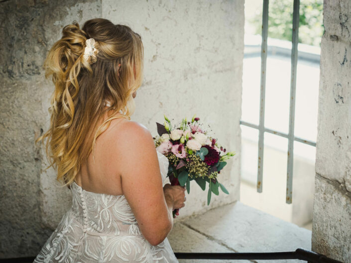 Photographe de mariage basée à Minzier en Haute-Savoie 74 Photographe Annecy - Minzier - Genève - - Val des usses - Viry - Valleiry - Lac Léman - Thonon les bains - Evian les bains - Photographe de Haute-Savoie, Annecy Photographe mariage Haute-Savoie Photographe mariage Annecy Photographe professionnel près de Genève Séance photo couple Lac d’Annecy Reportage mariage naturel et spontané Photographe pour mariage montagne Haute-Savoie Séance engagement Minzier Photographe discret pour mariage Photographe à Minzier Photographe près de Genève pour mariage Photographe événementiel Annecy-Genève