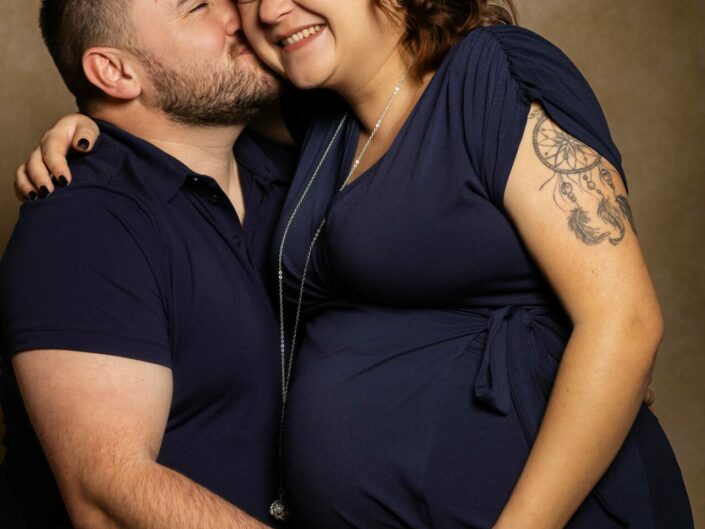 Photographe maternité grossesse et naissance et allaitement bébé - Haute-Savoie - Annecy - Minzier - Genève - photos en studio à Minzier près de Frangy - Val des usses - Viry - Valleiry - Lac Léman - Thonon les bains - Evian les bains - Photographe de Haute-Savoie, Annecy