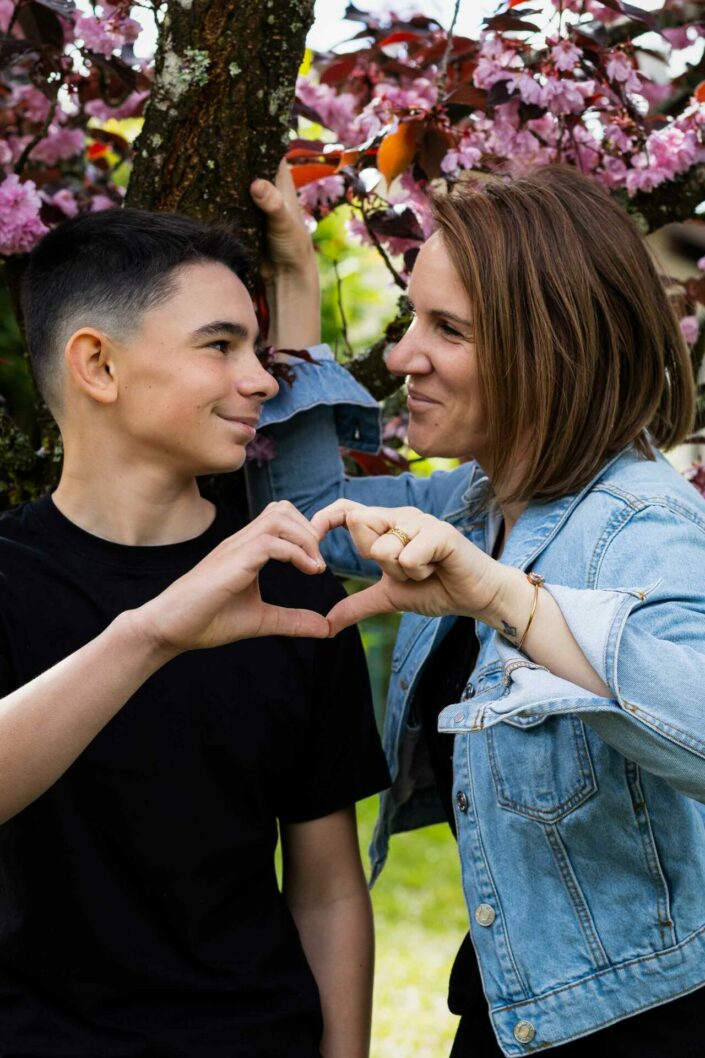 Photographe de portrait en studio à Minzier en Haute-Savoie 74 - photo de mode portrait - Photos en duo ou en couple - Annecy - Minzier - Genève - photos en studio à Minzier près de Frangy - Val des usses - Viry - Valleiry - Lac Léman - Thonon les bains - Evian les bains - Photographe de Haute-Savoie, Annecy Photographe de portraits en Haute-Savoie Photographe portrait Annecy Photographe professionnel près de Genève Séance portrait Haute-Savoie Photographe fine art Photos "fine art", "authentique", "émotion"