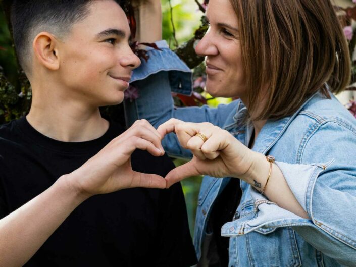 Photographe de portrait en studio à Minzier en Haute-Savoie 74 - photo de mode portrait - Photos en duo ou en couple - Annecy - Minzier - Genève - photos en studio à Minzier près de Frangy - Val des usses - Viry - Valleiry - Lac Léman - Thonon les bains - Evian les bains - Photographe de Haute-Savoie, Annecy Photographe de portraits en Haute-Savoie Photographe portrait Annecy Photographe professionnel près de Genève Séance portrait Haute-Savoie Photographe fine art Photos "fine art", "authentique", "émotion"