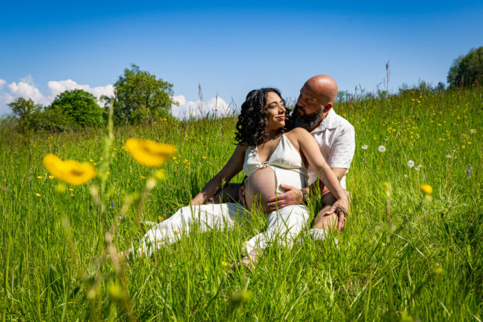 Photographe maternité grossesse - photos futures mamans et futurs parents - Haute-Savoie - Annecy - Minzier - Genève - photos en studio à Minzier près de Frangy - Val des usses - Viry - Valleiry - Lac Léman - Thonon les bains - Evian les bains - Photographe de Haute-Savoie, Annecy Photos de grossesse en extérieur à Minzier - Annecy - Genève - Photographe de Haute-Savoie - Photographe Annecy