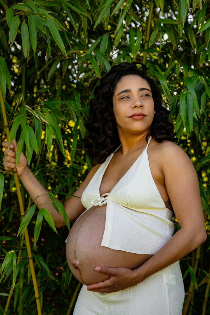 Photographe maternité grossesse - photos futures mamans et futurs parents - Haute-Savoie - Annecy - Minzier - Genève - photos en studio à Minzier près de Frangy - Val des usses - Viry - Valleiry - Lac Léman - Thonon les bains - Evian les bains - Photographe de Haute-Savoie, Annecy Photos de grossesse en extérieur à Minzier - Annecy - Genève - Photographe de Haute-Savoie - Photographe Annecy