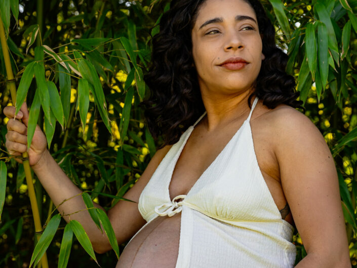 Photographe maternité grossesse - photos futures mamans et futurs parents - Haute-Savoie - Annecy - Minzier - Genève - photos en studio à Minzier près de Frangy - Val des usses - Viry - Valleiry - Lac Léman - Thonon les bains - Evian les bains - Photographe de Haute-Savoie, Annecy Photos de grossesse en extérieur à Minzier - Annecy - Genève - Photographe de Haute-Savoie - Photographe Annecy
