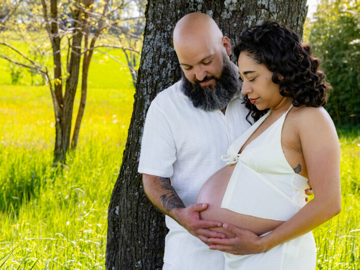 Photographe maternité grossesse - photos futures mamans et futurs parents - Haute-Savoie - Annecy - Minzier - Genève - photos en studio à Minzier près de Frangy - Val des usses - Viry - Valleiry - Lac Léman - Thonon les bains - Evian les bains - Photographe de Haute-Savoie, Annecy Photos de grossesse en extérieur à Minzier - Annecy - Genève - Photographe de Haute-Savoie - Photographe Annecy