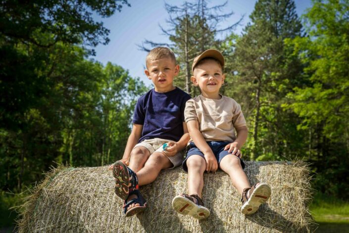 Photographe de portrait en studio à Minzier en Haute-Savoie 74 - photo de mode portrait enfant - Photos Solo - Photo ados et enfants et jeunes Haute-Savoie - Annecy - Minzier - Genève - photos en studio à Minzier près de Frangy - Val des usses - Viry - Valleiry - Lac Léman - Thonon les bains - Evian les bains - Photographe de Haute-Savoie, Annecy Photographe de portraits en Haute-Savoie Photographe portrait Annecy Photographe professionnel près de Genève Séance portrait Haute-Savoie Photographe fine art Photos "fine art", "authentique", "émotion" - Photographe de famille en Haute-savoie Annecy Genève