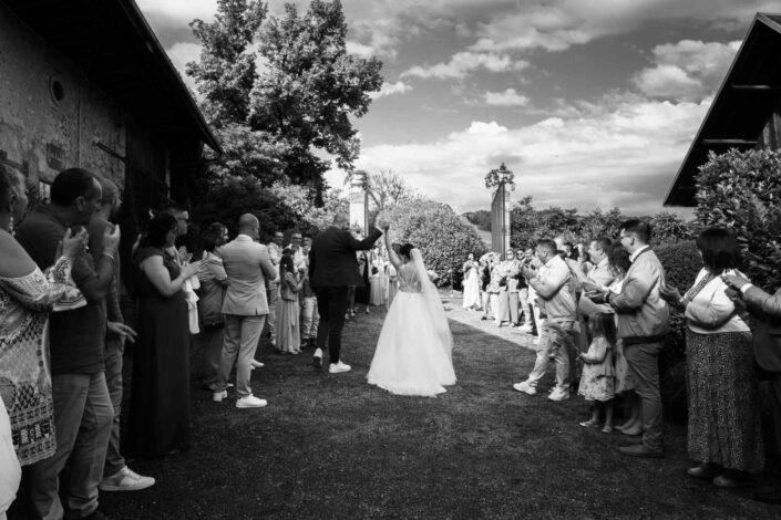Photographe de mariage basée à Minzier en Haute-Savoie 74 Photographe Annecy - Minzier - Genève - - Val des usses - Viry - Valleiry - Lac Léman - Thonon les bains - Evian les bains - Photographe de Haute-Savoie, Annecy Photographe mariage Haute-Savoie Photographe mariage Annecy Photographe professionnel près de Genève Séance photo couple Lac d’Annecy Reportage mariage naturel et spontané Photographe pour mariage montagne Haute-Savoie Séance engagement Minzier Photographe discret pour mariage Photographe à Minzier Photographe près de Genève pour mariage Photographe événementiel Annecy-Genève
