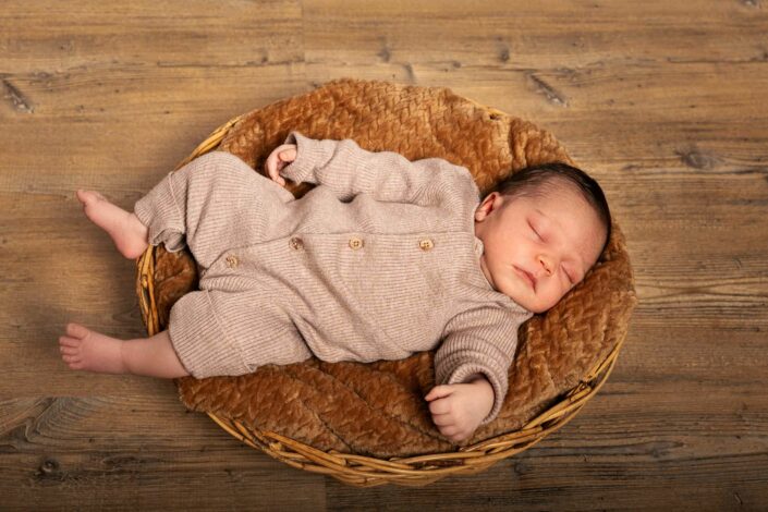 Photographe maternité naissance et allaitement bébé - Haute-Savoie - Annecy - Minzier - Genève - photos en studio à Minzier près de Frangy - Val des usses - Viry - Valleiry - Lac Léman - Thonon les bains - Evian les bains - Photographe de Haute-Savoie, Annecy